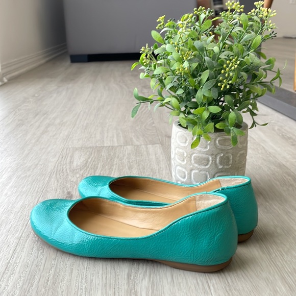 Cute round toe Nine West plat in green - Picture 2 of 2